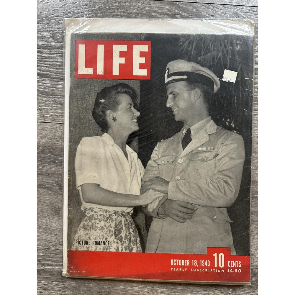 Life Magazine October 18, 1943 Picture Romance Red Black Softcover 10 Cents